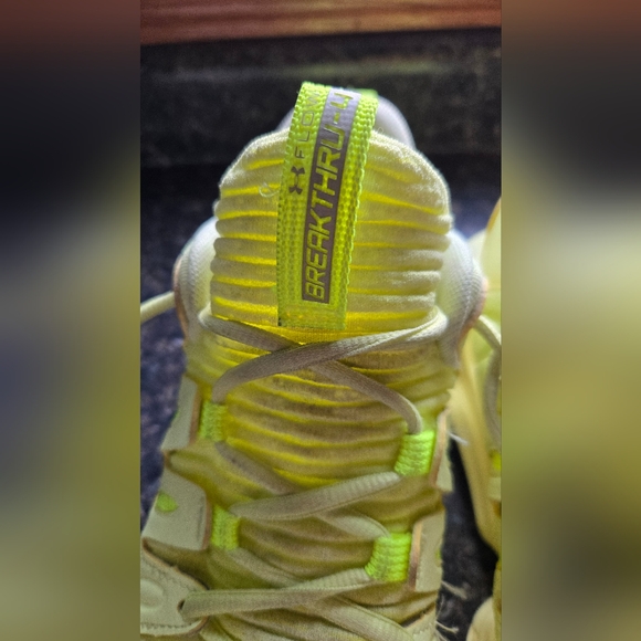 Under Armour, Women's, size 11, Break Thru-4, Flow, Good Shape, Basketball shoes - Picture 8 of 11